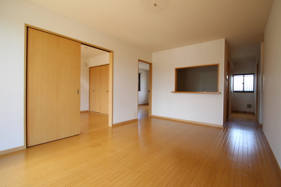 居室・リビング　※他号室の写真です。