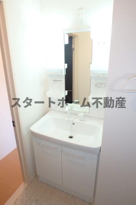 洗面設備　脱衣スペースもあります