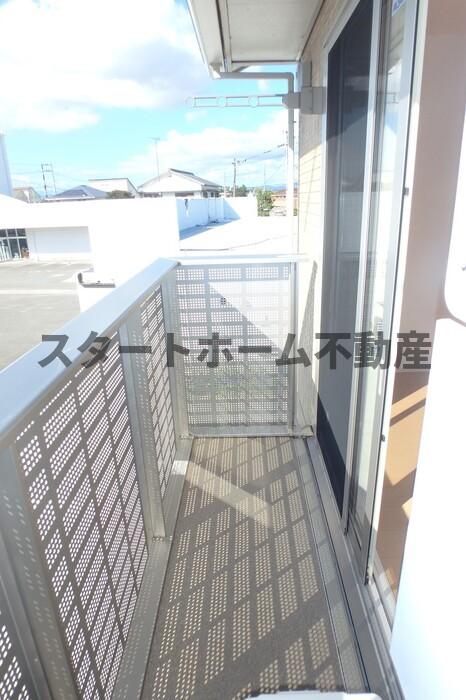 バルコニー　バルコニーからの眺めを楽しみながら食事をしませんか