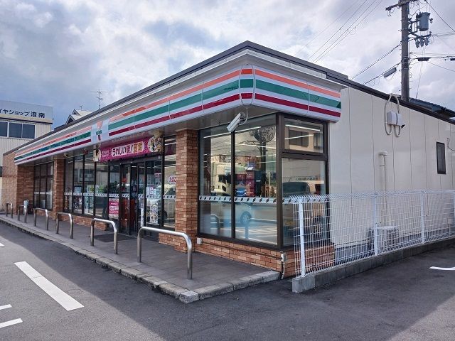 コンビニ　セブンイレブン様（コンビニ）まで800m