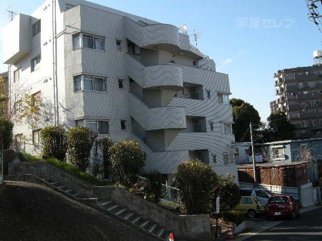 建物外観　どっしりとした外観。