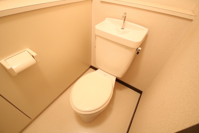 トイレ　※別室の参考写真の為、現況優先です。