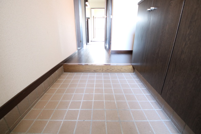 玄関　※別室の参考写真の為、現況優先です。