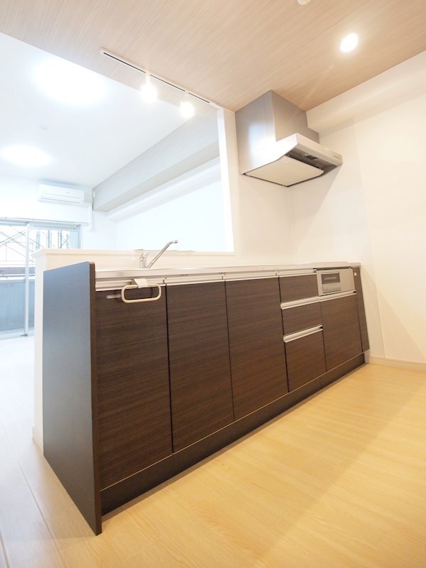 キッチン　システムキッチン。IHクッキングヒーター。