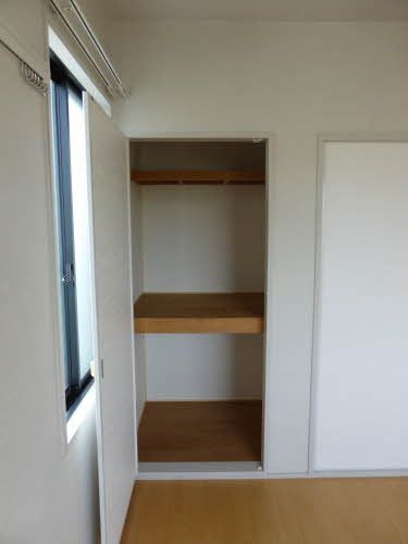 収納　北側洋間収納