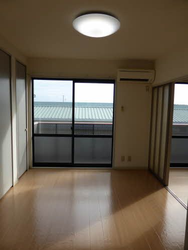 居室・リビング　南側洋間