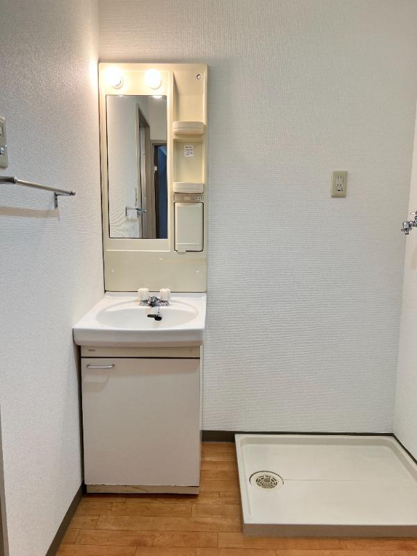 洗面設備　室内洗濯機置き場有