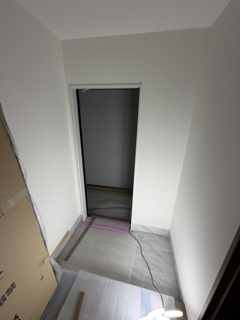 玄関　建設中