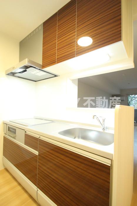 キッチン　コンパクトなキッチンで掃除もラクラク