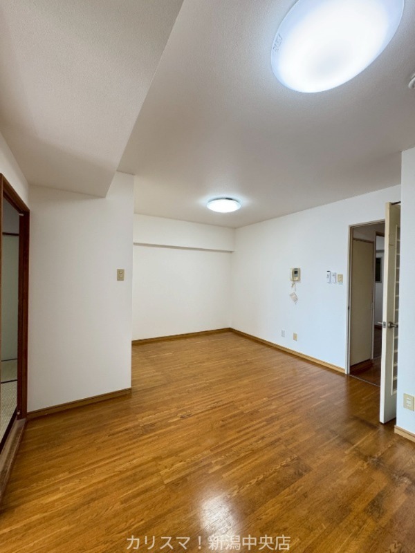 居室・リビング　※別部屋参考写真