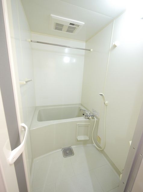 バス・シャワールーム　★ゆったりとしたバスルームです★