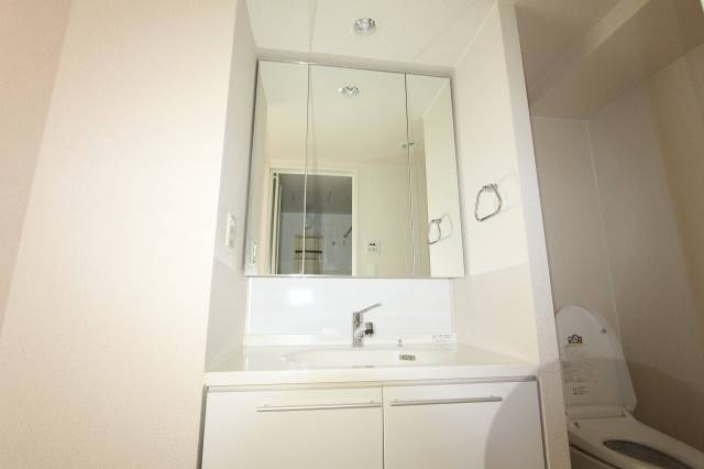 洗面設備　毎朝の支度もラクラク