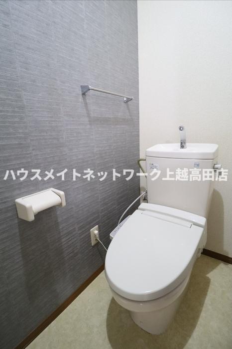 トイレ　温水洗浄暖房便座（参考同型201号室室内写真）