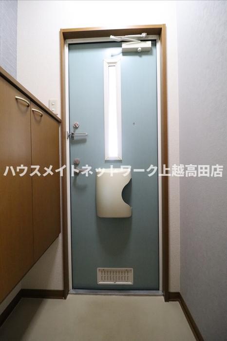 玄関　玄関（参考同型201号室室内写真）
