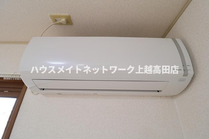 その他設備　エアコン（参考同型201号室室内写真）
