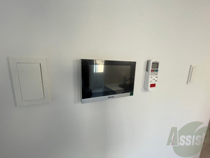 セキュリティ　ＴＶモニター付インターホンです。来客者の顔が見えるので安心！