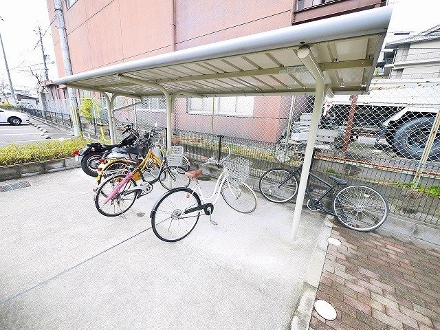 その他共有部分　自転車置き場が設置されてます