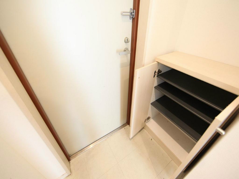 玄関　玄関　シューズボックス付