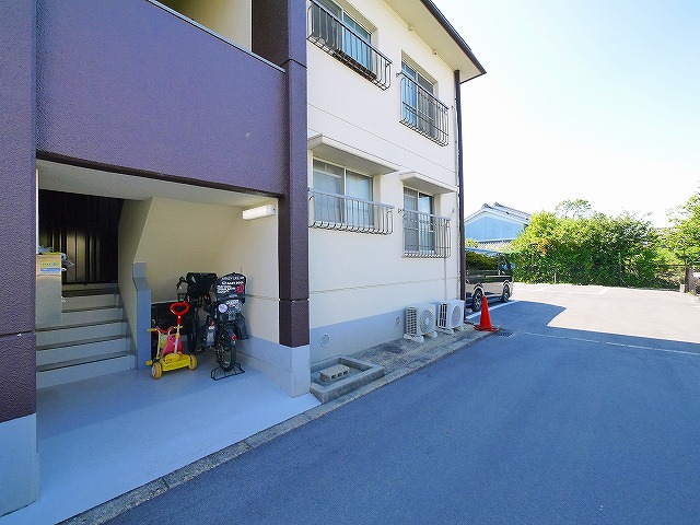 エントランス　ゆとりのあるエントランスです