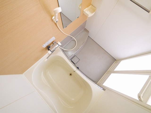 バス・シャワールーム　落ち着いた空間のお風呂です