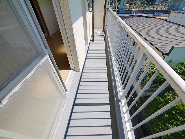 バルコニー　開放的で明るい空間を演出してくれるバルコニーです