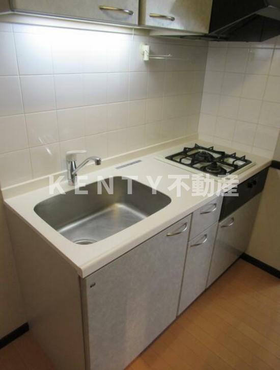 キッチン　コンパクトなキッチンで掃除もラクラク