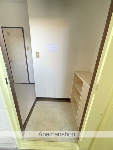 とさでん交通後免線 新木駅 徒歩12分 3階建 築37年の玄関写真