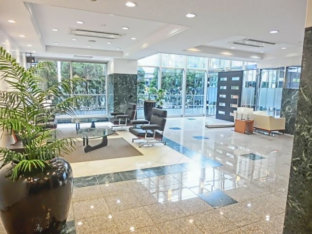 ロビー　☆休憩ソファーのあるロビー☆