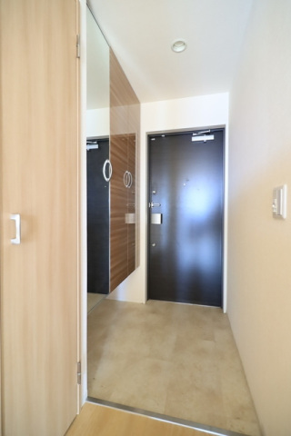 玄関　※他部屋の写真です。現況優先。