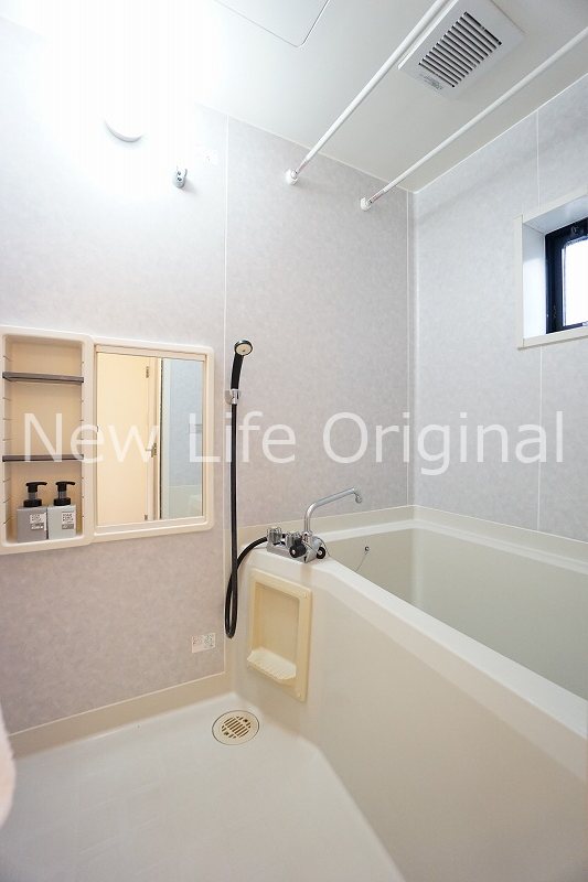 バス・シャワールーム　自然光の入るバスルームでくつろぎのひと時を☆