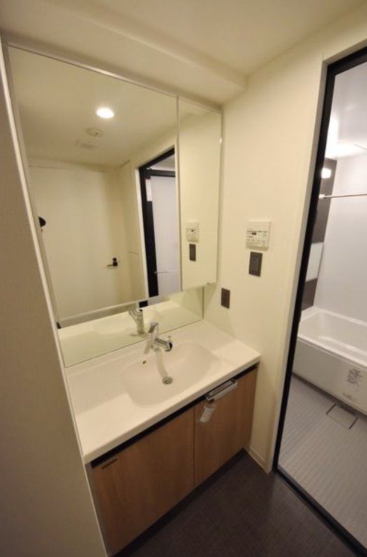 洗面設備　別部屋参考写真です