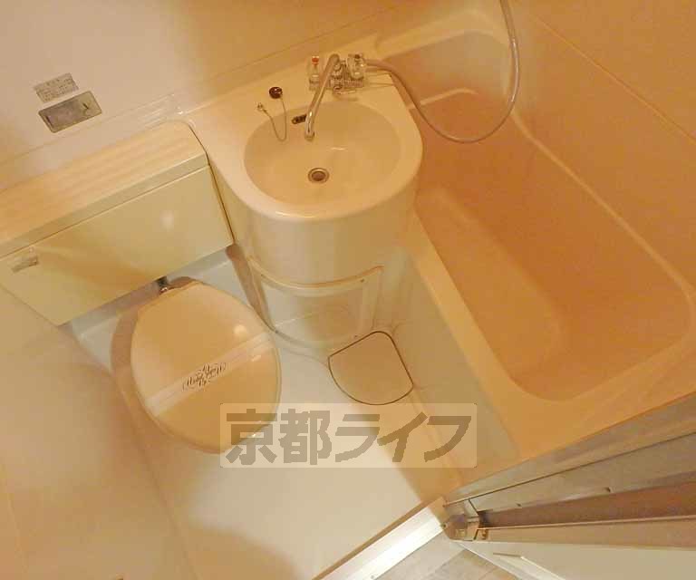 バス・シャワールーム　３点ユニットバスです。