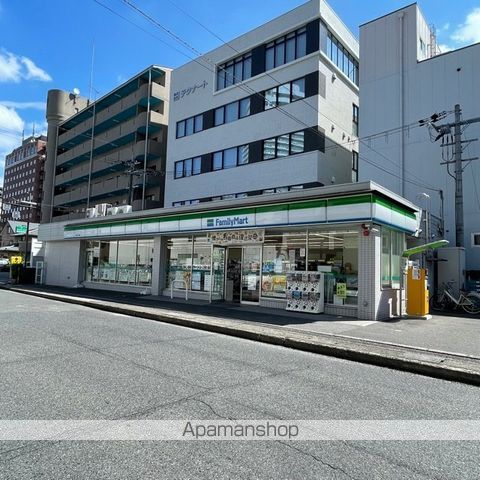 コンビニ　ファミリーマート（コンビニ）まで814m