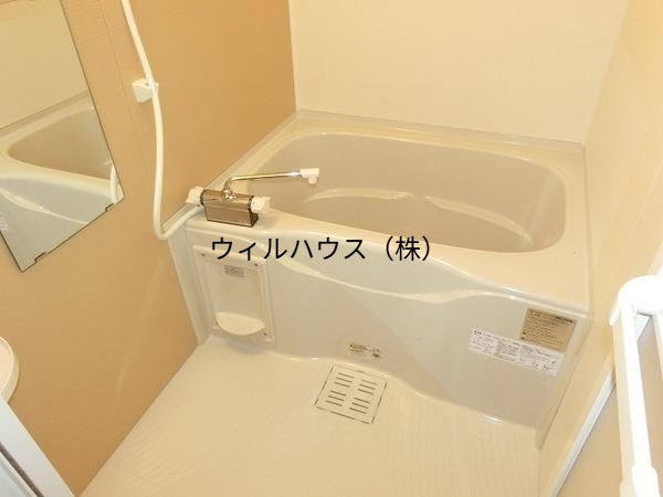 バス・シャワールーム　浴室乾燥機付きバス！