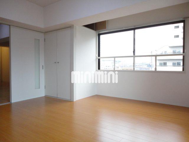 居室・リビング　光の差し込む窓