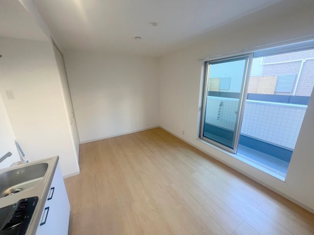 居室・リビング　家具配置がしやすいですね。