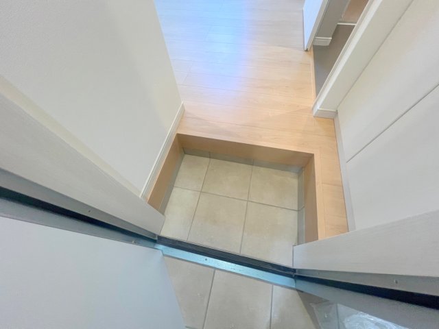 玄関　落ち着いたおしゃれな玄関です。