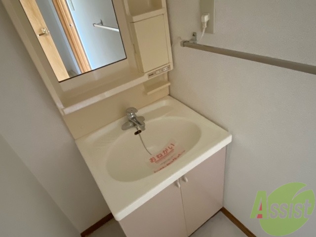 洗面設備　洗面台は独立しています。朝の身支度はこちらでどうぞ～