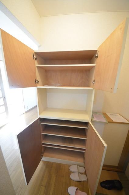 玄関　☆靴は靴箱に☆