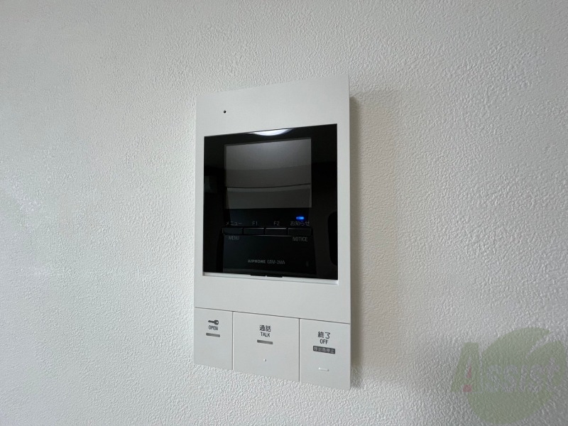 セキュリティ　モニタ付インターホンです。セキュリティ面も安心ですね！