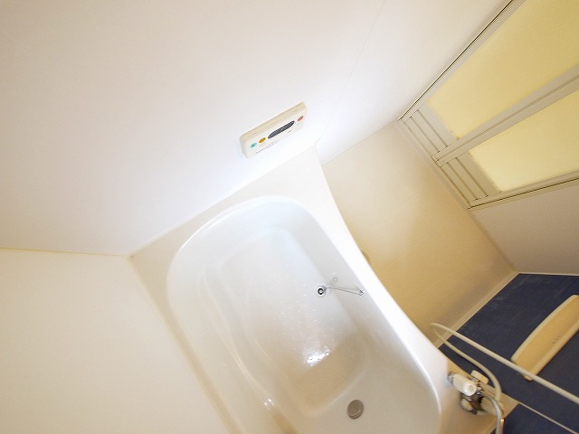 バス・シャワールーム　コンパクトで使いやすいお風呂です