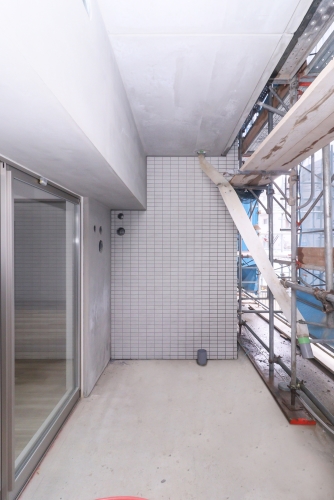 バルコニー　建築中、１階の写真です。