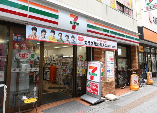 コンビニ　セブンイレブン 板橋本町駅前店（コンビニ）まで166m