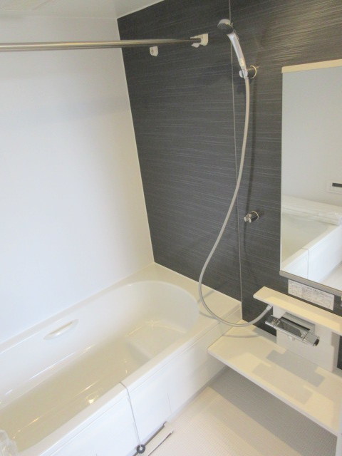 バス・シャワールーム　広い浴槽で1日の疲れをリフレッシュ