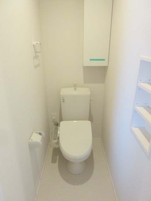 トイレ　嬉しいウォシュレット付き