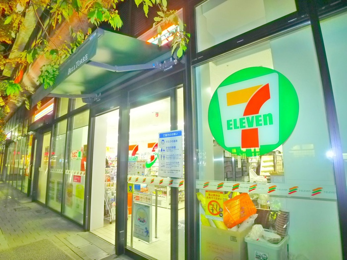 コンビニ　セブンイレブン（コンビニ）まで530m
