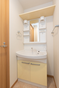 洗面設備　写真と現況が異なる場合は現況を優先いたします。