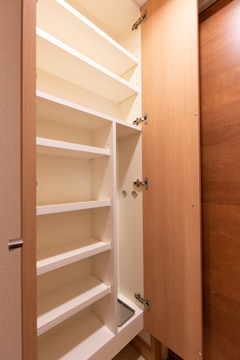 玄関　写真と現況が異なる場合は現況を優先いたします。