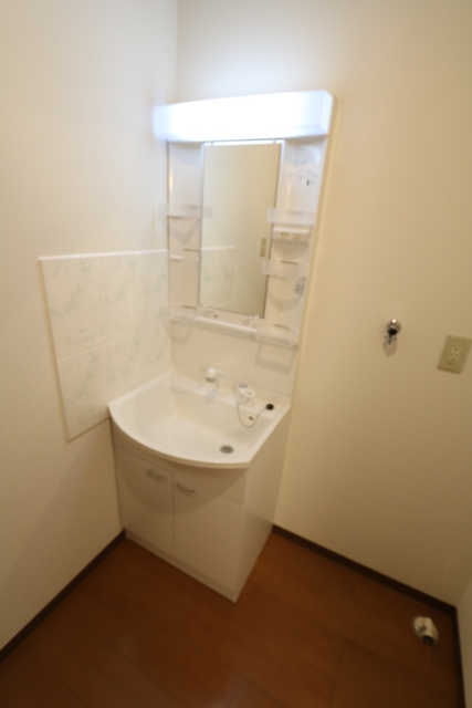 洗面設備　☆忙しい朝に便利なシャワー付独立洗面台☆