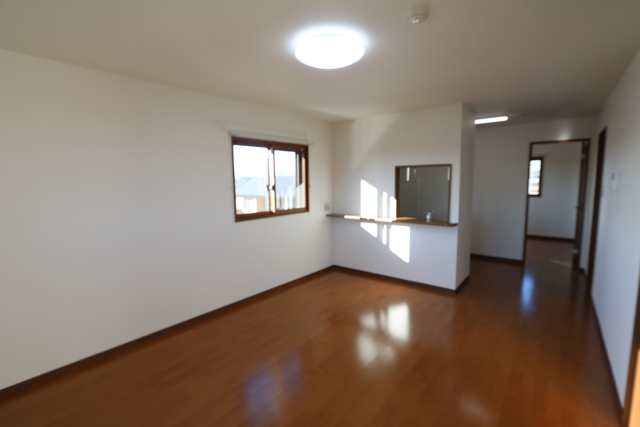 居室・リビング　☆２面採光の洋室１４．４帖のリビング☆